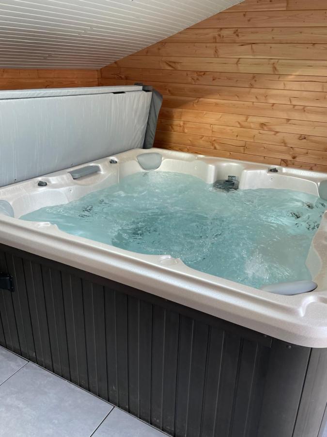 Magnifique Corps De Ferme Renove Avec Jacuzzi Villa Hillion ภายนอก รูปภาพ